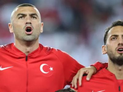 Emekli yıldız Nihat Kahveci, Hakan Çalhanoğlu'nun Burak Yılmaz ile ilgili sözlerine tepki gösterdi!