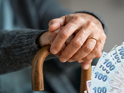 Emekliler ay sonunu getiremiyorsa başka bankaya bakmasın! Maaşınızın 10 katı faizsiz kredi alacaksınız