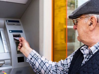 Emekliler bankalara akın etti! Promosyon ücretleri 10 bin TL'yi gördü!