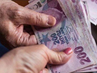 Emekliler için ek ödeme başladı! Maaşlarını taşıyan emeklilerin banka hesabına 3.750 TL yatıyor
