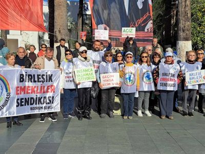 Emeklilerden ''Bıçak Kemiğe Dayandı'' eylemi