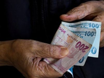 Emeklilerin dikkatine: Tarih belli oldu! Maaşınızı bu bankalara taşırsanız…