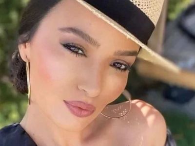 Emel Özkızıltaş'ın pozları Instagram salladı