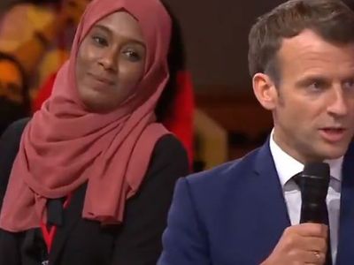 Emmanuel Macron Oy Toplamak Canlı Yayına Başörtülü Kadın Çıkardı