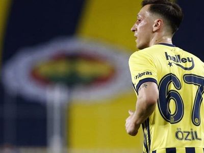 Emre Belözoğlu'ndan Mesut Özil Hamlesi!