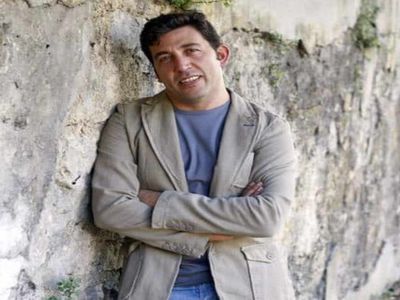 Emre Kınay kimdir? Emre Kınay kaç yaşında ve nereli? İşte, Emre Kınay'ın oyunculuk kariyeri ve biyografisi