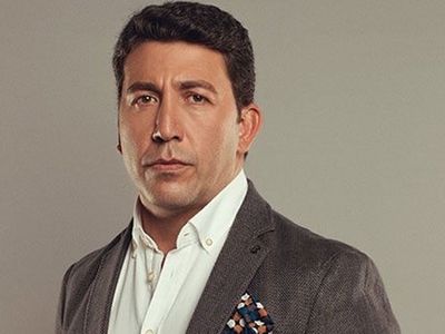 Emre Kınay'la röportaj yapmak isteyen muhabir Mustafa Ağdağ'a hakaret eden ünlü oyuncunun yargılanmasına başlandı
