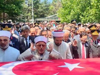 En acı veda! Şehit Uzman Çavuş Bozkurt, son yolculuğuna uğurlandı