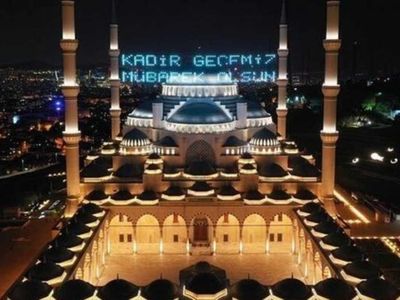 En güzel ve en anlamlı Kadir Gecesi mesajları! Kısa ve uzun, hadisli, dualı 'Kadir Geceniz mübarek olsun' sözleri! Resimli Kadir Gecesi mesajları!