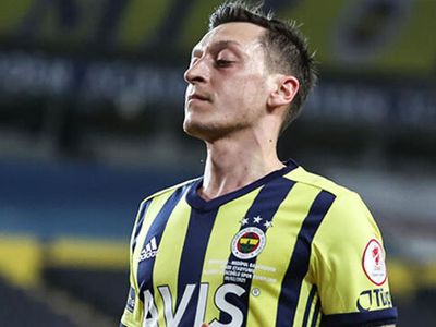 Ender Bilgin'den Fenerbahçe'de kadro dışı kalan Mesut Özil'e eleştiriler geldi!