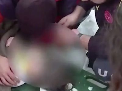 Enkazdan çıkartılan çocuğun ilk sözleri gözleri doldurdu: Ben eve gitmek istiyorum