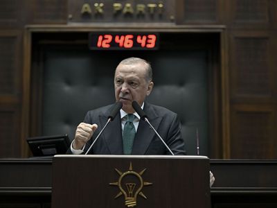 Erdoğan: Eski karanlık günleri hortlatmaya çalışanların karşısında dimdik durduk, duracağız