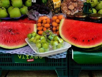 Erik fiyatları ne kadar oldu? Tezgahlara çıkan erik fiyatları dudak uçuklattı
