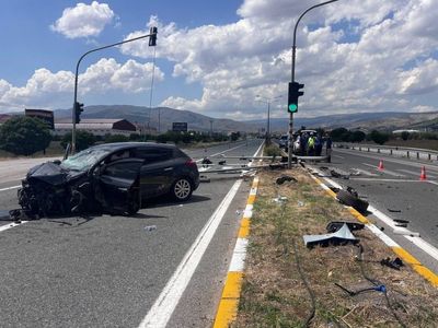 Erzincan'da 5 kişinin yaralandığı trafik kazası kameraya yansıdı