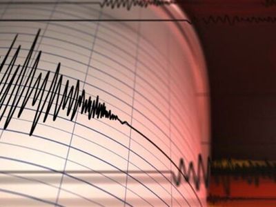 Erzincan’da korkutan deprem: Vatandaş sokağa döküldü
