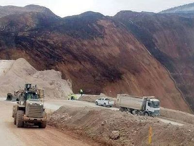 Erzincan’daki göçük altında kalan 1 işçiye ulaşıldı!