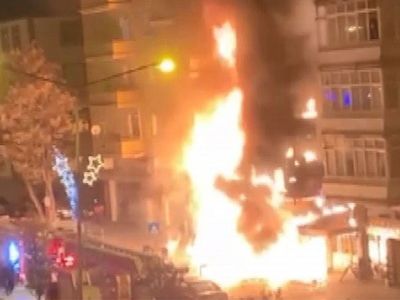 Erzurum'da 5 katlı Bir Bina Küle Döndü! Yanan Evlerini Gözyaşları İçerisinde İzlediler