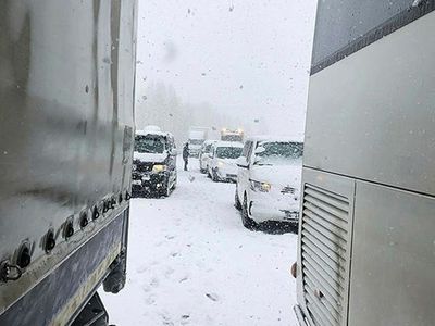 Erzurum’da Etki Olan Kar Yağışı Yüzlerce Aracı Mahsur Bıraktı