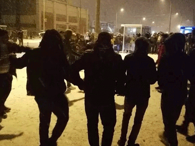 Erzurum'da Etkili Olan Kar Yağışını Gençler Halay Çekerek Kutladı!