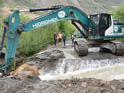 Erzurum'da heyelan: HES barajı borusundaki sızmadan kaynaklı heyelan meydana geldi!