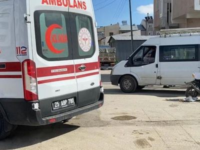 Erzurum’da Kamyonet Motosikletli Kuryeye Çarptı: 1 Yaralı