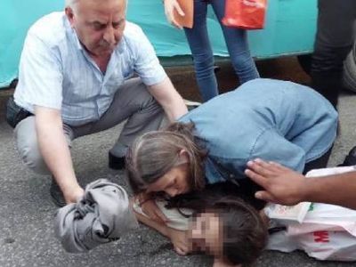 Erzurum’da korku dolu anlar! Halk otobüsünün çarptığı kız çevredekilerin sözleriyle korku dolu anlar yaşadı