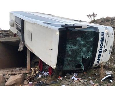 Erzurum’da korkunç kaza: Yolcu otobüsü şarampole yuvarlandı: Çok sayıda ölü ve yaralı var