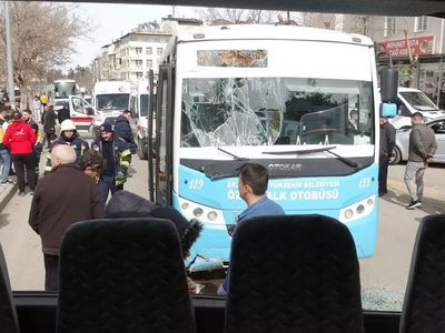 Erzurum'da otobüs kazası! Olay yerinde çok sayıda yaralı var