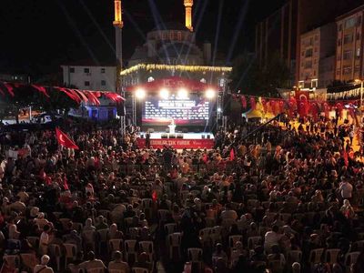 Esenler'de 253 metrelik bayrakla 15 Temmuz şehitleri anıldı