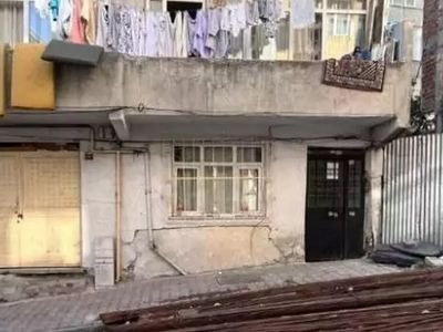 Esenler’de korkutan olay; 5 katlı bina yerinden oynadı!