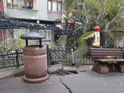 Esenler'de sabah büyük şok yaşandı! Gürültüyle birlikte uyanan bina sakinleri neye uğradığını şaşırdı.