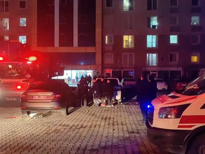 Esenyurt’ta 11 katlı rezidansta yangın: 40 kişi itfaiye ekiplerince kurtarıldı