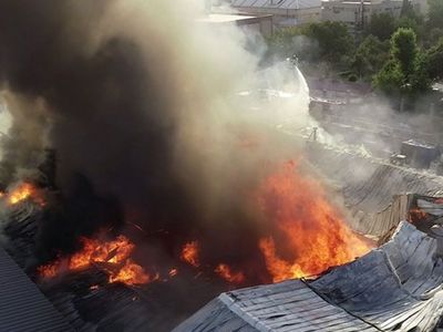 Esenyurt'ta Kağıt Fabrikasında Yangın Çıktı! Bir kişi Hayatını Kaybetti
