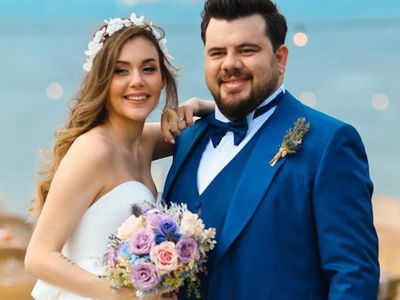 Eser Yenenler, Photoshoplu Fotoğrafını Paylaşan Eşi Berfu Yenenler'e Sitem Etti!