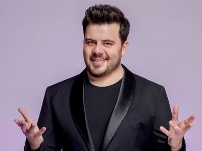 Eser Yenenler'e ne oldu, neden ameliyat oldu? Eser Yenenler sağlık durumu nasıl? Eser Yenenler acil ameliyata alındı!
