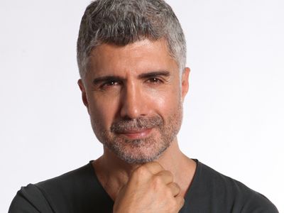 Eşi Feyza Aktan’a şiddet uyguladığı iddiasıyla yargılandığı davadan beraat eden Özcan Deniz konserinde sessizliğini bozdu