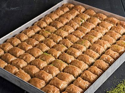Eşini ve Ailesini Zehirli Baklava İle Öldürmeye Çalışan Adamın Cezası Belli Oldu