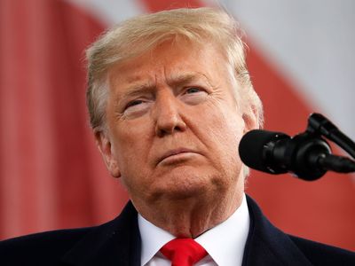 Eski ABD Başkanı Donald Trump, evine yapılan FBI baskını sonrası flaş iddia ortaya attı: "FBI pasaportlarımı çaldı!"
