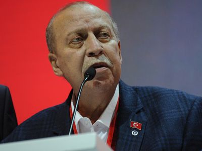 Eski bakan Yaşar Okuyan hayatını kaybetti