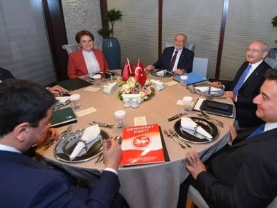 Eski CHP’li vekilden dikkat çeken iddia: 6’lı masa dağılıyor mu?