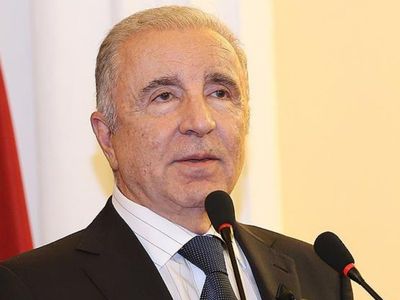 Eski Galatasaray Başkanı Ünal Aysal, adaylık konusunda camiadan isimlerle istişareler yaptığı açıkladı