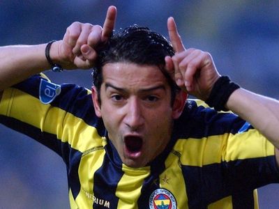 Eski Milli Futbolcu Serhat Akın Şenol Güneş ve Kenan Karaman'a Açtı Ağzını Yumdu Gözünü