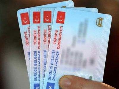 Eski sürücü belgelerinin değiştirilme süreci nasıl,  gerekli evraklar nelerdir? Yenilenmeyen ehliyet geçersiz sayılacak: Yıl sonuna kadar süre var!