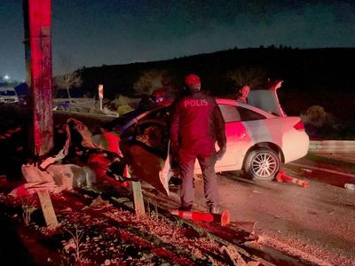 Eskişehir’de korkunç kaza: 190 km hızla direğe çarparak can verdi