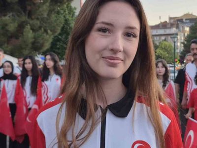 Eskişehir’de milli sporculardan 15 Temmuz’a özel Sancak Koşusu