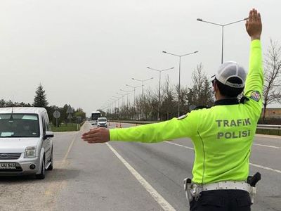 Eskişehir’de Şehir Giriş Çıkışlarında Denetimler Sürüyor