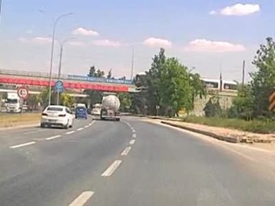 Eskişehir'de tankerin lastiği patladı: o anlar kamerada