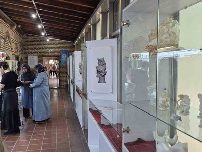 Eskişehir'deki tarihi külliyede lüle taşı sergisine yoğun ilgi