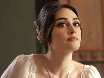 Esra Bilgiç sahil pozları ile mest etti