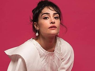 Esra Bilgiç Süslü Korkuluk dizisinden neden ayrıldı? Esra Bilgiç Süslü Korkuluk dizisinden neden ayrıldığını açıkladı!